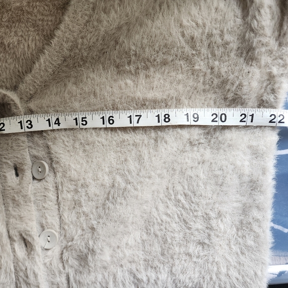 Aerie women's button-down biege very soft elegant sweater. - Picture 4 of 8